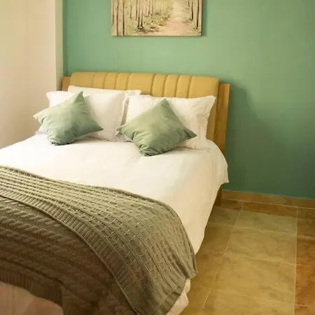 Walled City, El Centro - Amenities, *